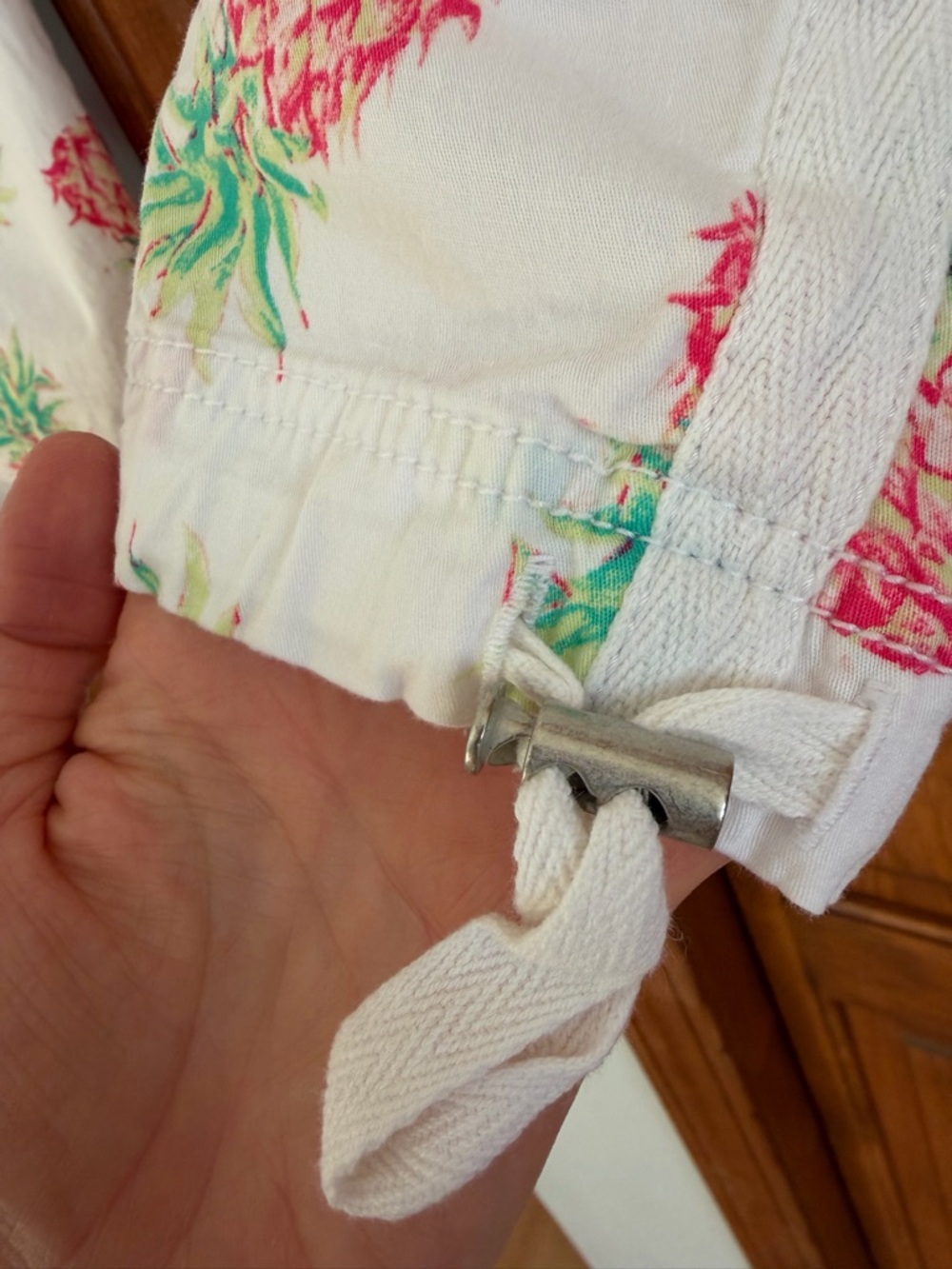 Time and Tru White Pineapple Print Cargo Capris Women’s 16 - Picture 4 of 5
